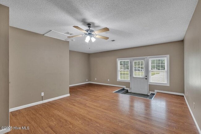 Building Photo - 304 Woody Way