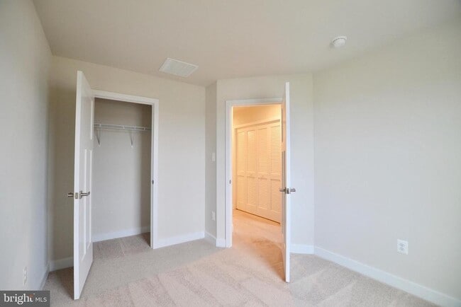 Building Photo - 30 Quebec Ct