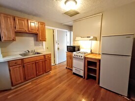 Building Photo - 18 Parmenter St