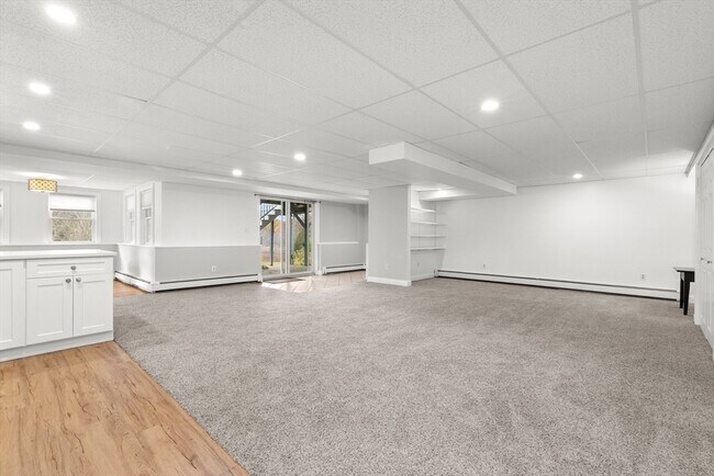 Building Photo - 10 Deer Hill Farm Rd