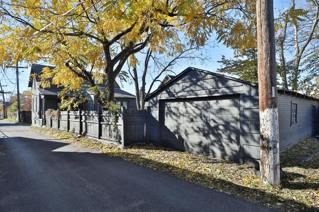 Building Photo - 476 Zimpfer St