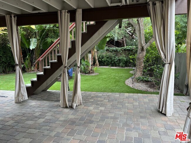 Building Photo - 1019 Camino Real