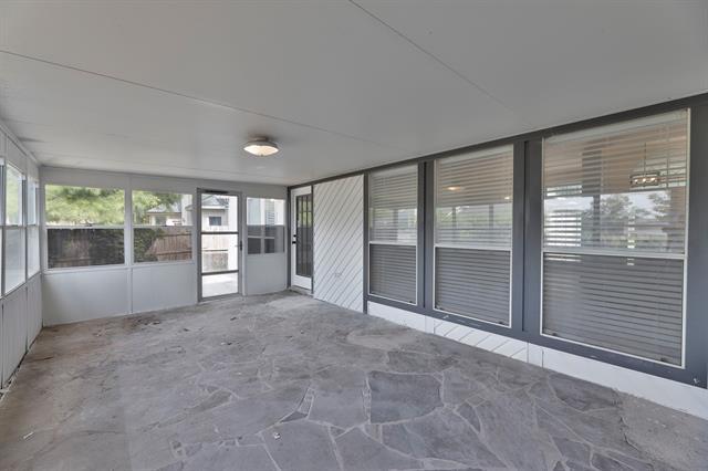 Building Photo - 245 SW Rand Dr