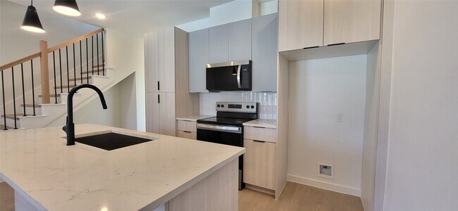 Building Photo - 1033 North Ln