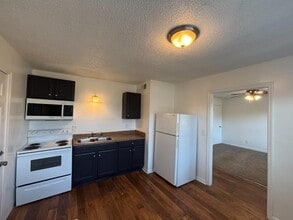 Building Photo - 819 Ramsey St