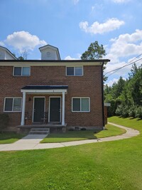 Building Photo - Gated Community Near Collier Park