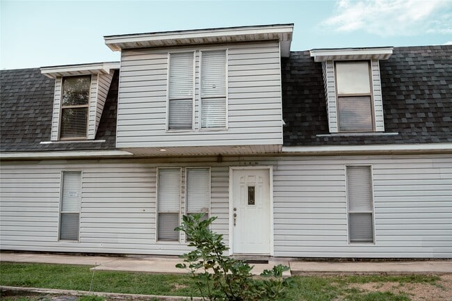 Primary Photo - 14319 Henry Rd