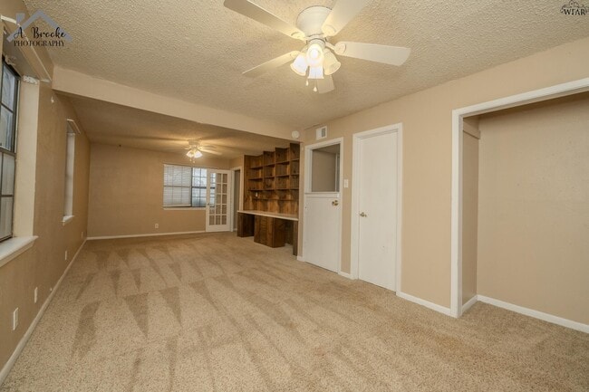 Building Photo - 5222 Jamaica Dr