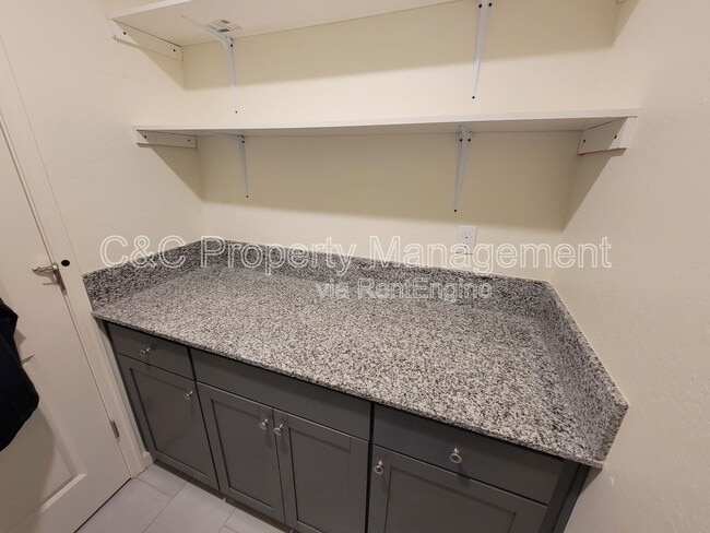 Building Photo - 1366 W Butterfield Ln