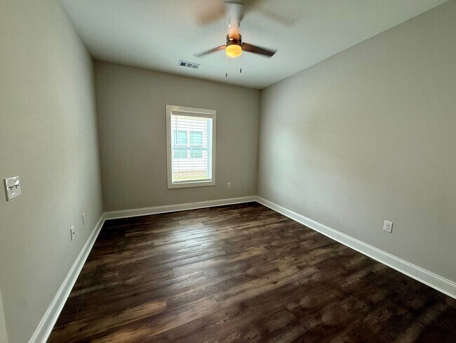 Building Photo - 330 Orion St