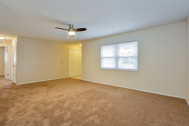 Building Photo - 608 Pheasant Ave