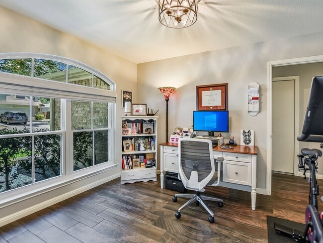 Building Photo - 1021 Doras Dr
