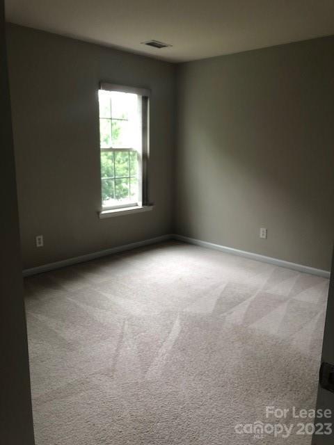 Building Photo - Spacious 5-Bedroom, 3-Bathroom Home Ideal ...