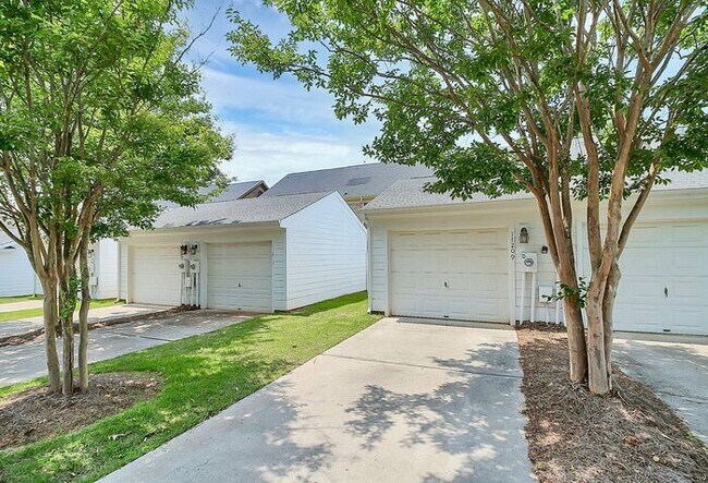 Building Photo - 2BD/2.5BA Townhome w/ ADDITIONAL LOFT in Market Street at Cedar Walk!
