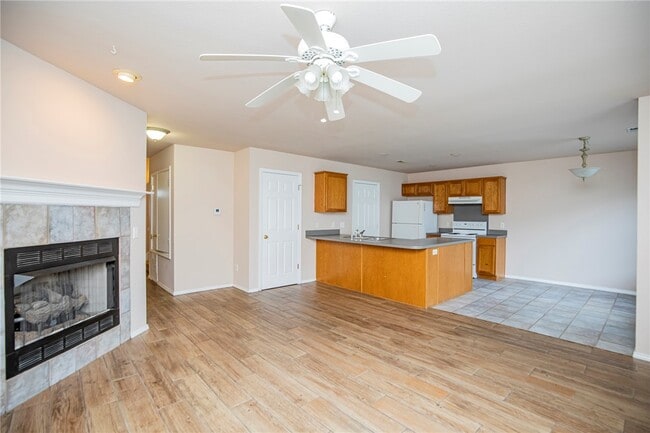 Building Photo - 903 W Peachtree Dr