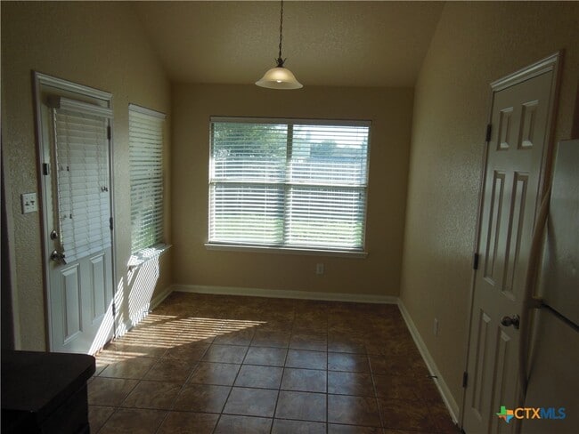 Building Photo - 455 Roadrunner Ave