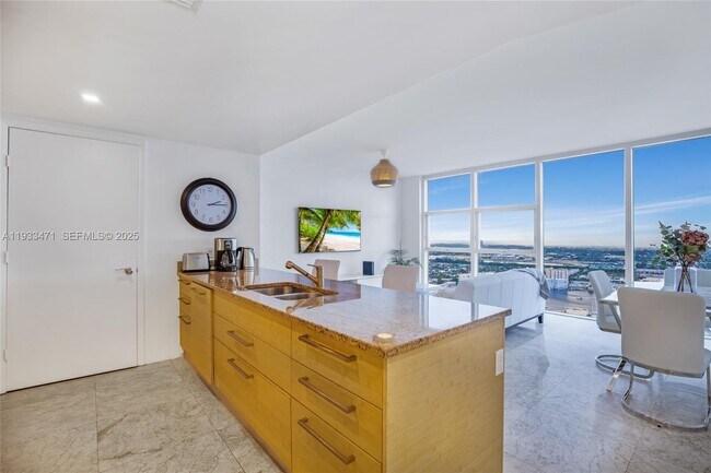 Building Photo - 1830 S Ocean Dr