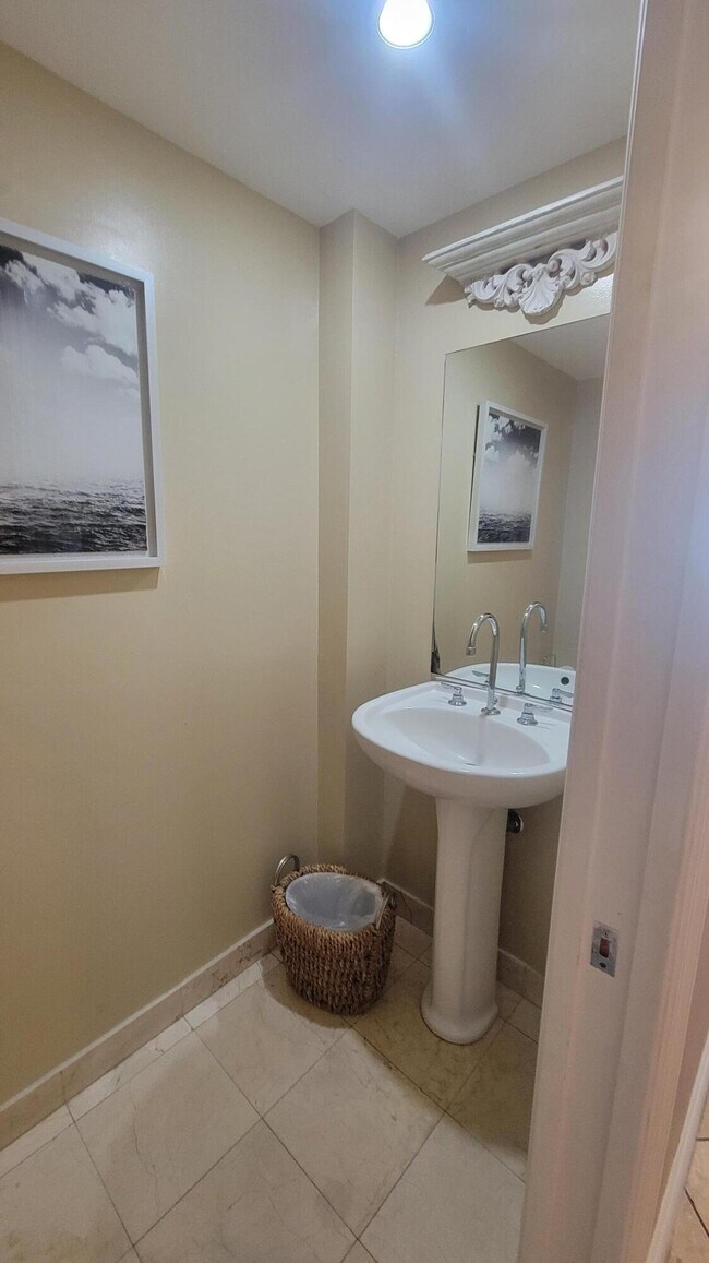 Building Photo - 6917 Collins Ave