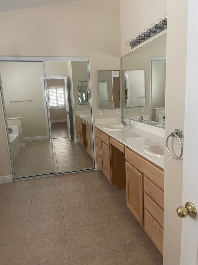Building Photo - 1 story, 3br, 2 bth, 2cg, 1 RV