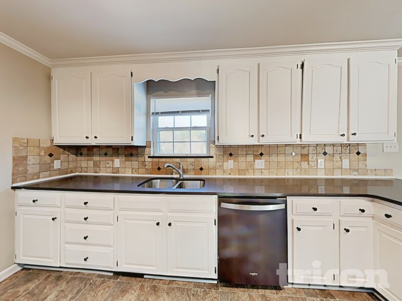 Building Photo - 137 Deercroft Dr