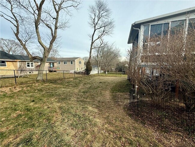 Building Photo - 118 Kenyon Rd