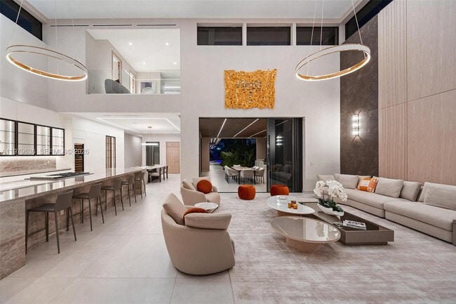 Building Photo - 723 NE 77th St