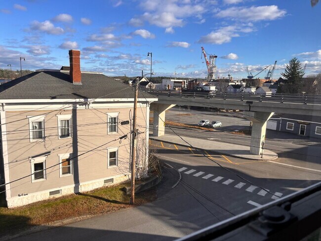 Building Photo - No more commute! Large 2 unit with parking - walk to downtown and BIW.