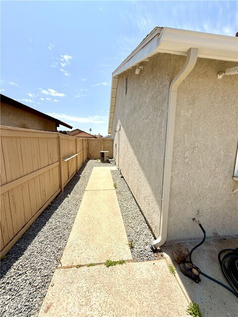 Building Photo - 2382 Carlsbad Cir