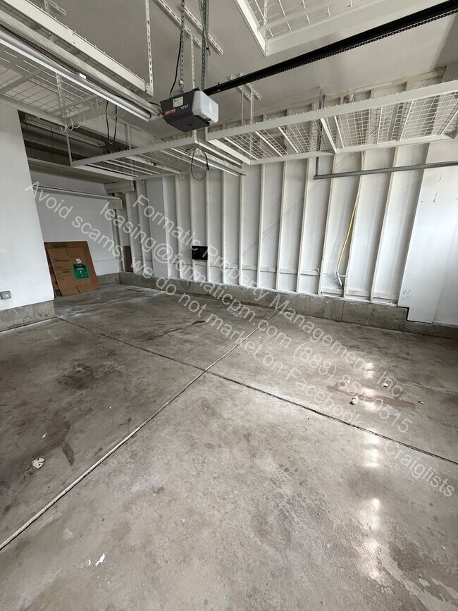 Building Photo - 7305 E Cedar Pl