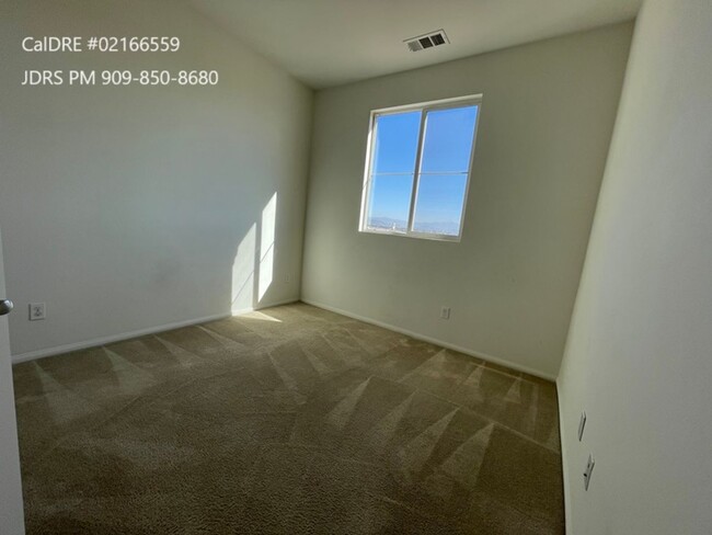 Building Photo - Mira Loma 3 Bedroom Home