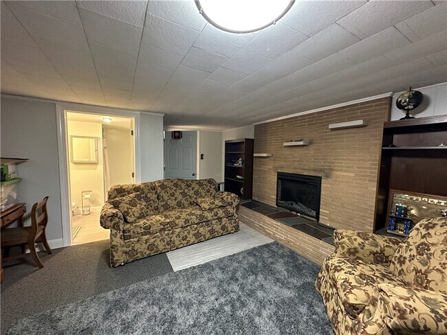 Building Photo - 6840 Haskell Dr