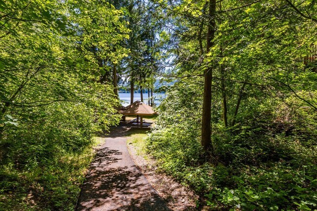 Building Photo - Beautiful 3 Bedroom, 2.5 Bath Home in Gated Clearwood Community!