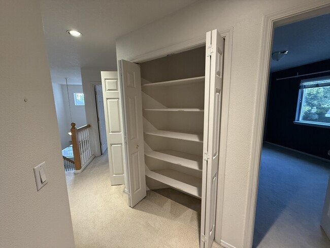 Building Photo - 4630 NW White Mountain Terrace
