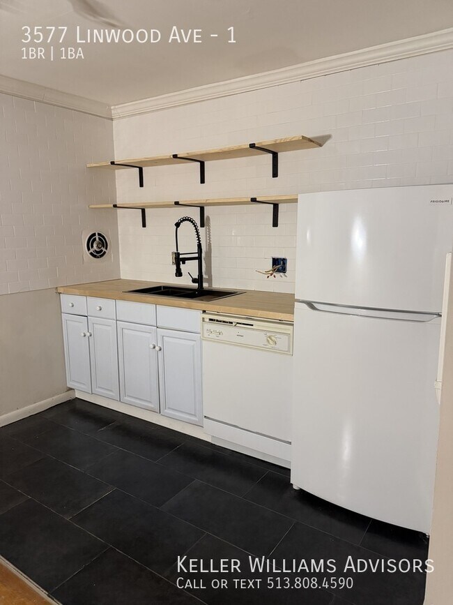 Building Photo - 3577 Linwood Ave