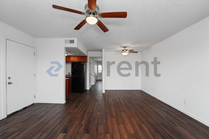 Building Photo - Unit 602