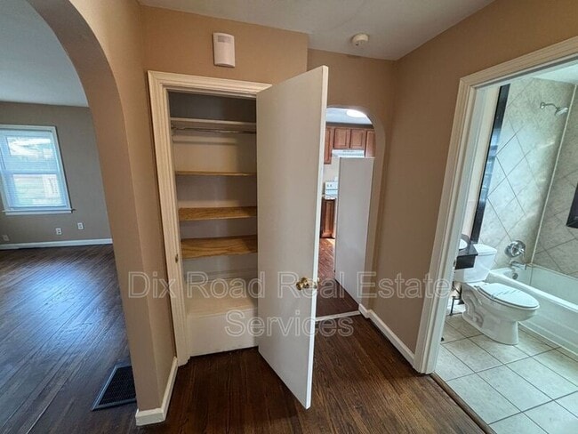 Building Photo - 1925 Highland St