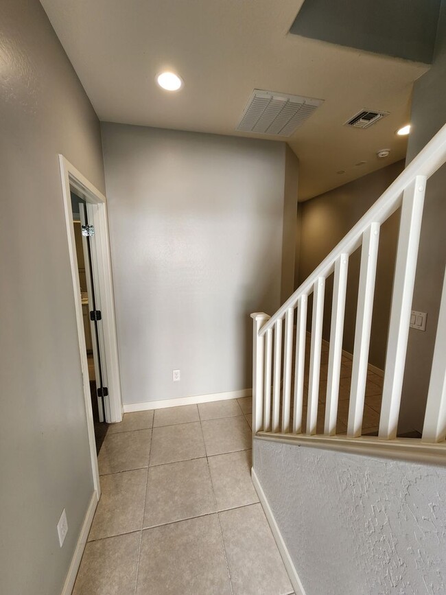 Building Photo - 3 Bedroom Townhome in the Fincher Fields C...