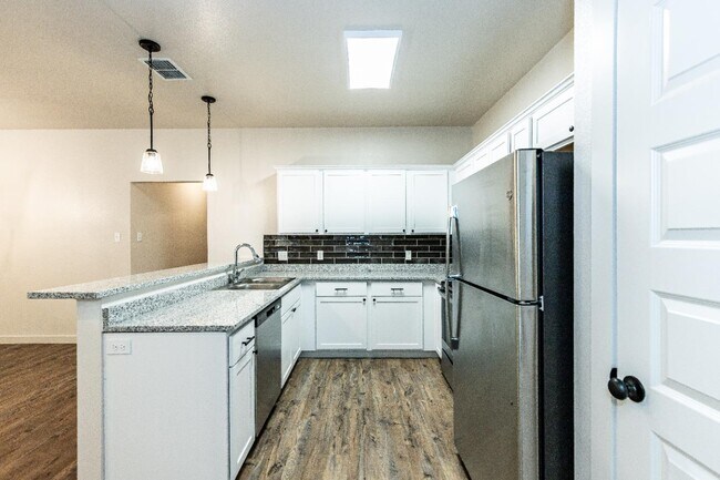 Building Photo - 1006 N 7th St