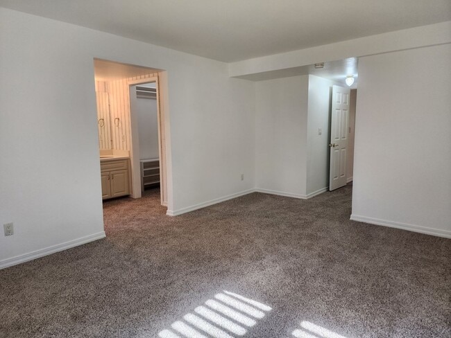 Building Photo - 4 bedroom home off of Mayberry Dr in Reno