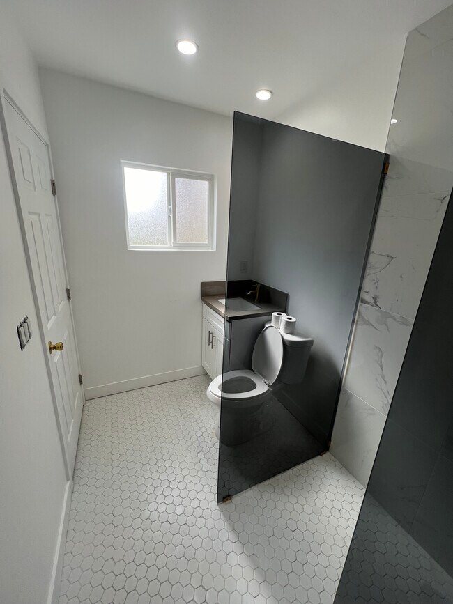 Building Photo - 3619 Edenhurst Ave