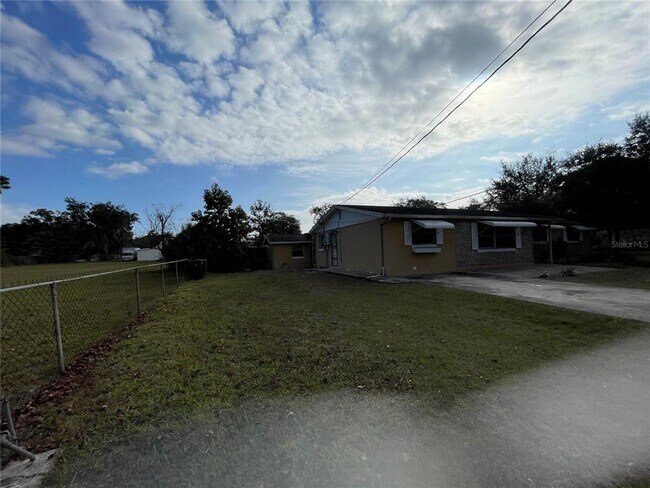 Building Photo - 1657 N Chickasaw Trail