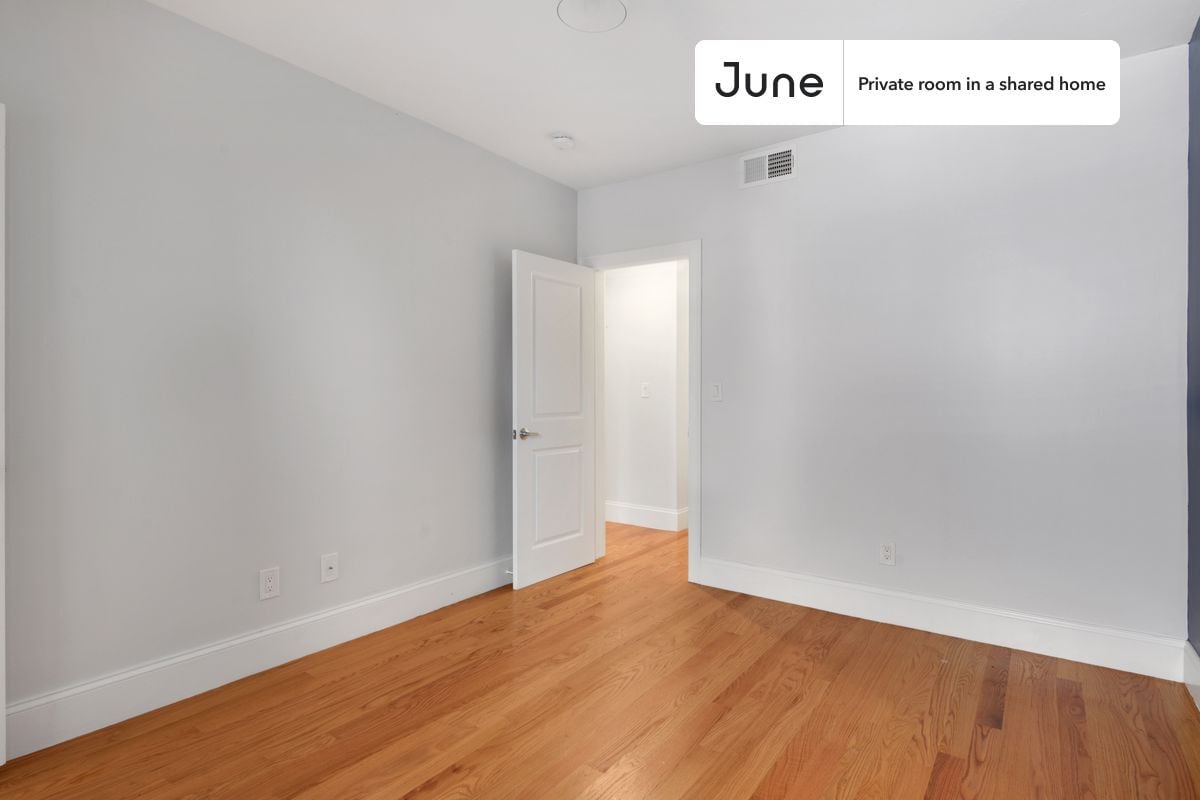 Building Photo - Room in Shared 5 bed/2 bath home in Allston