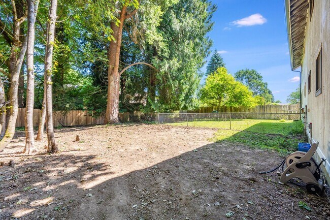 Building Photo - Westside 2BD Duplex