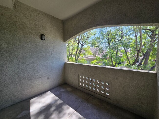 Building Photo - CANYON CREST CONDO