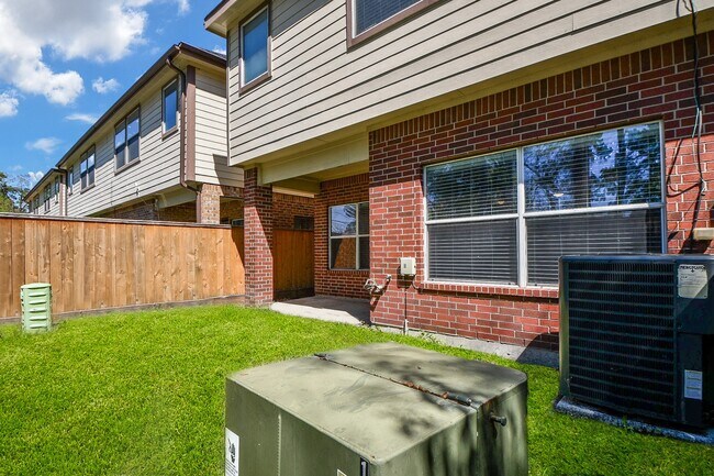 Building Photo - 5215 Brinkman Ct