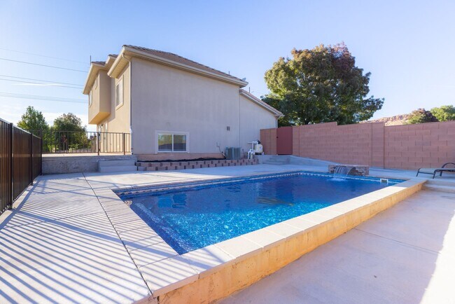 Building Photo - Darling home in desirable Little Valley with a PRIVATE POOL!