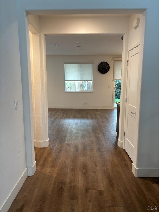 Building Photo - 1468 Oak Cir