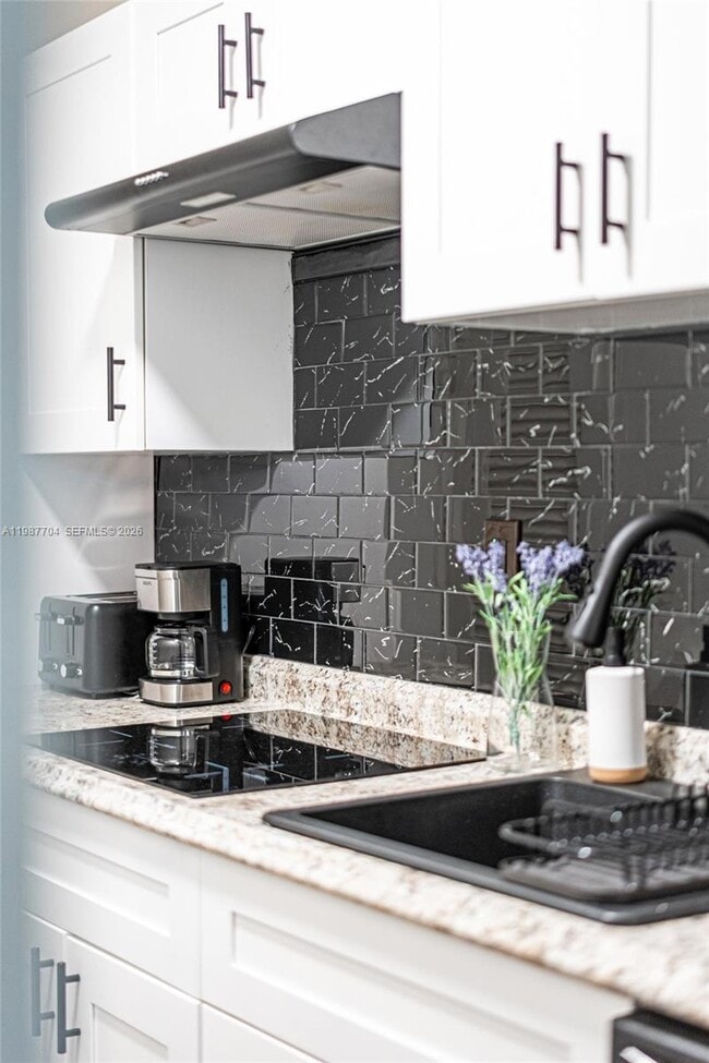 Building Photo - 100 Lincoln Rd