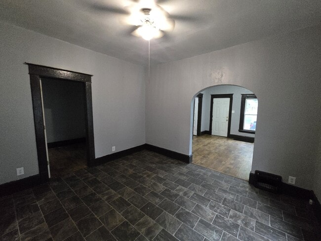 Building Photo - 208 Clay St
