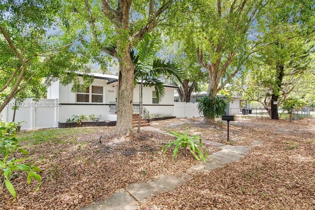 Primary Photo - 12325 NE 11th Pl